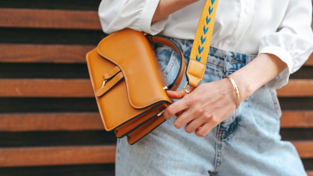 Crossbody Bags Look Stylish and Convenient